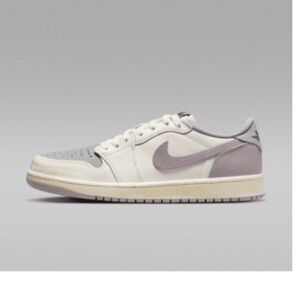 Air Jordan 1 Low OG
Sail/Atmosphere Grey/